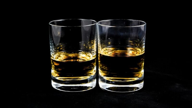 Jaka jest różnica między burbonem a szkocką whiskey?