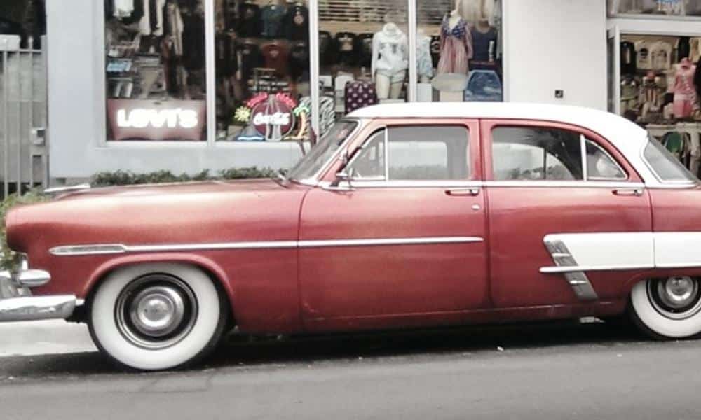 Historia samochodów: Od pierwszych prób do współczesnych cudów motoryzacji