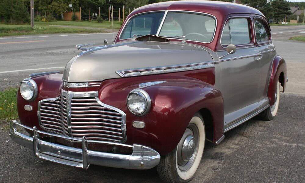 Pierwsze samochody w Polsce: początek motoryzacji na ziemiach polskich