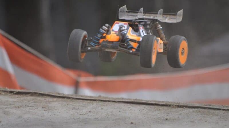 Najlepsze modele samolotów do składania – przewodnik dla pasjonatów modelarstwa