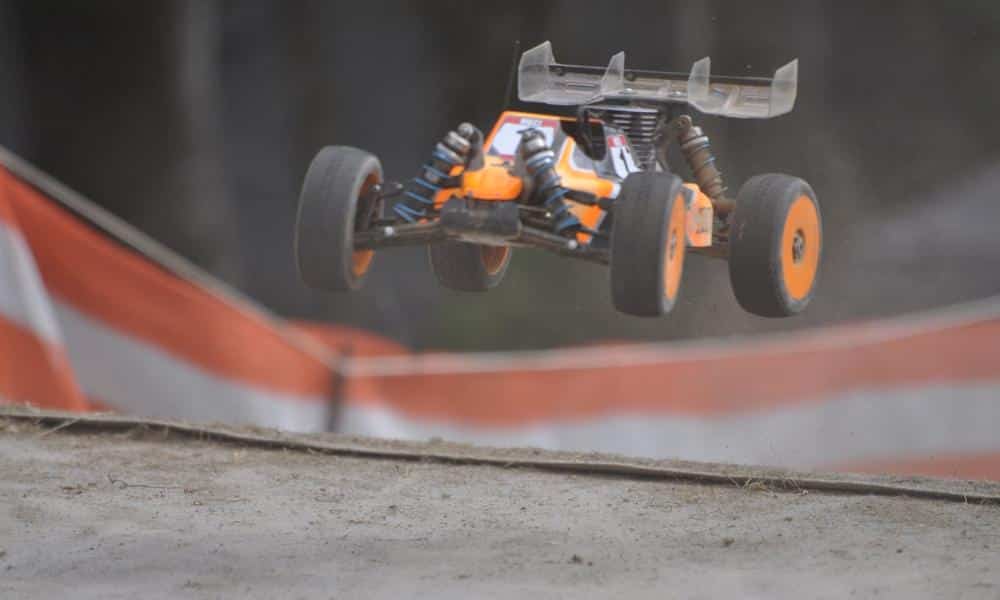 Najlepsze modele samolotów do składania – przewodnik dla pasjonatów modelarstwa