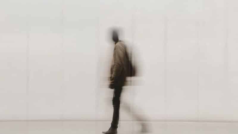 Moc pozytywnych słów: jak afirmacje zmieniają twoją codzienność?