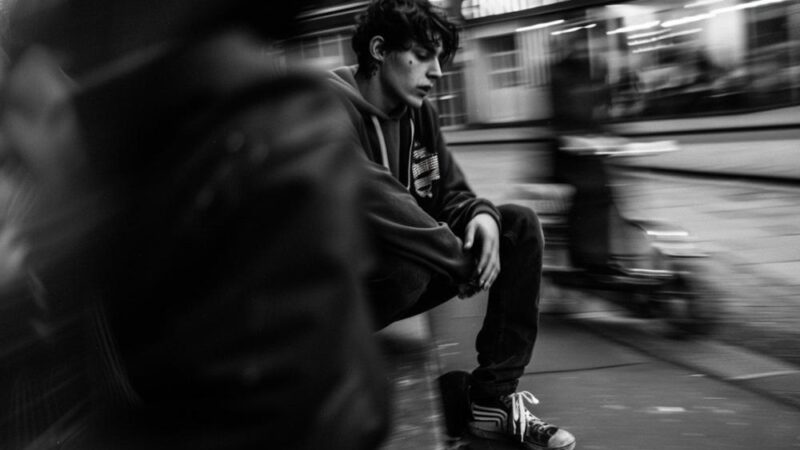 Odważ się zabłysnąć: sprawdzone sposoby na niezachwianą pewność siebie