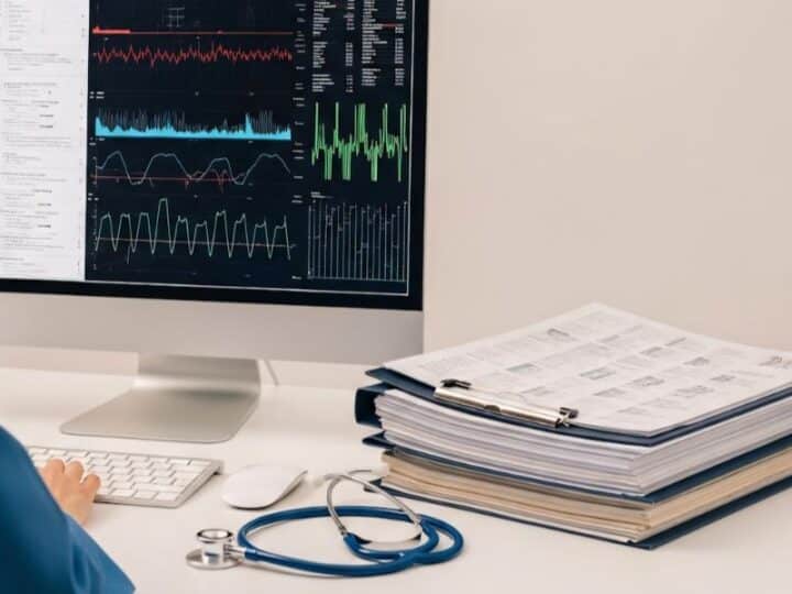 Sztuczna inteligencja w symulacjach: Jak AI przewiduje przyszłość, od prognozy pogody po gry wideo